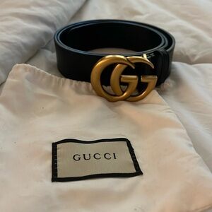 Gucci Wide Leather Belt in Black with gold hardware